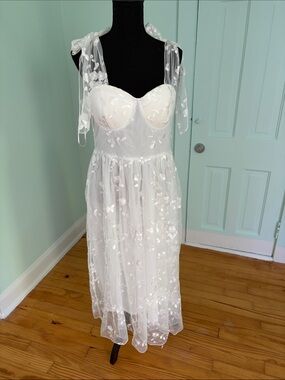 miami White Floral Embroidered Tulle Dress